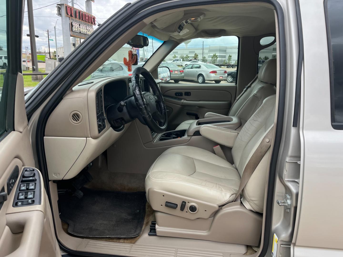 2006 SILVER /gray Chevrolet Tahoe 4WD (1GNEK13T76R) with an 5.3L V8 OHV 16V engine, 4-Speed Automatic Overdrive transmission, located at 14700 Tomball Parkway 249, Houston, TX, 77086, (281) 444-2200, 29.928619, -95.504074 - Photo#8